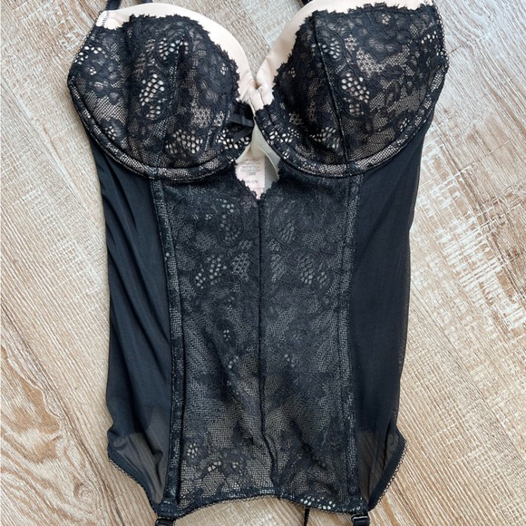 NWT Victoria’s Secret lace corset - Picture 4 of 4